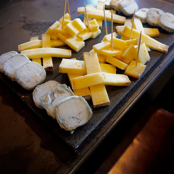 Plateau de fromages affinés du Cantal