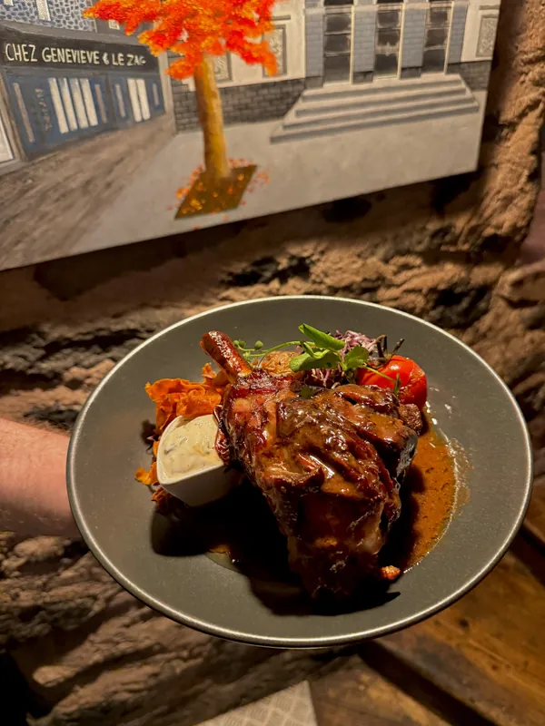Souris d’agneau confite et polenta snackée